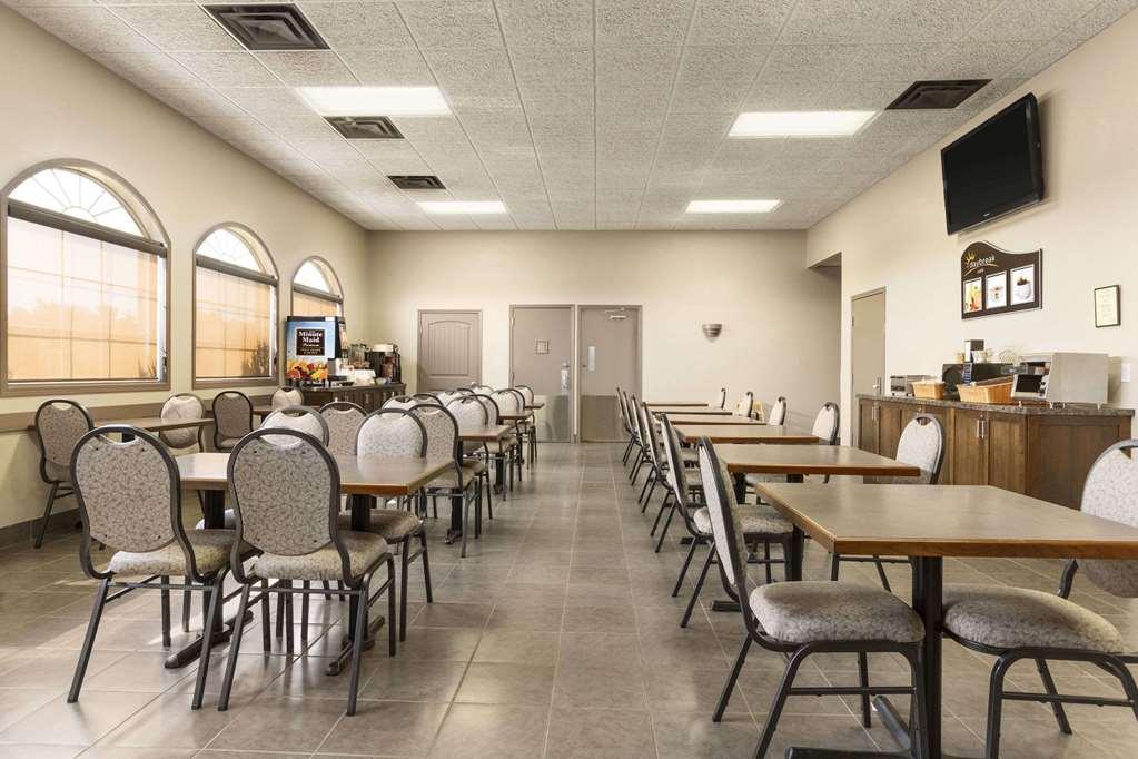 Coast Swift Current Hotel Εξωτερικό φωτογραφία